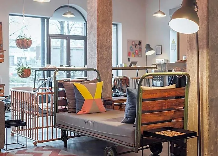 Underdog Hotel 3*
