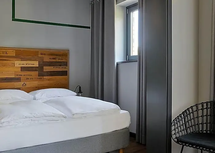 Underdog Hotel 3*